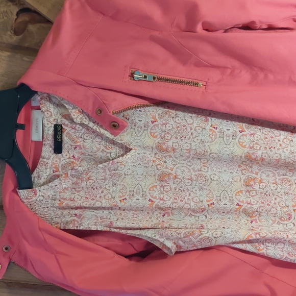 Professional outfit ready to go! - Picture 2 of 3